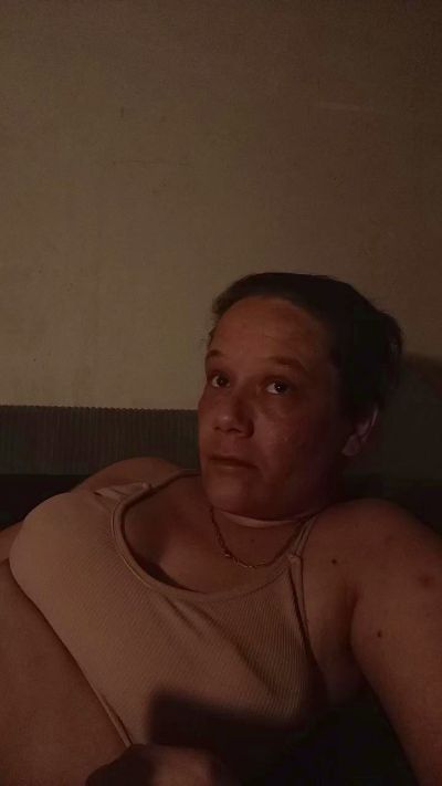 zeousse24 live cam on Cam4