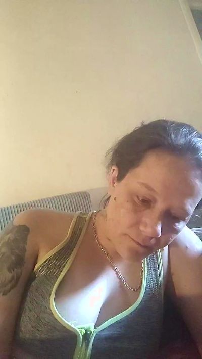 zeousse24 live cam on Cam4