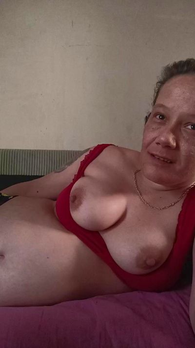 zeousse24 live cam on Cam4