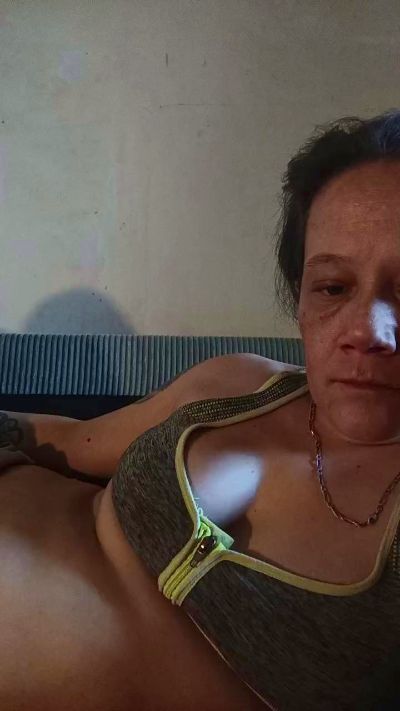 zeousse24 live cam on Cam4