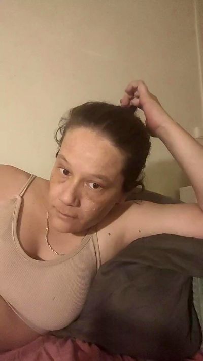 zeousse24 live cam on Cam4