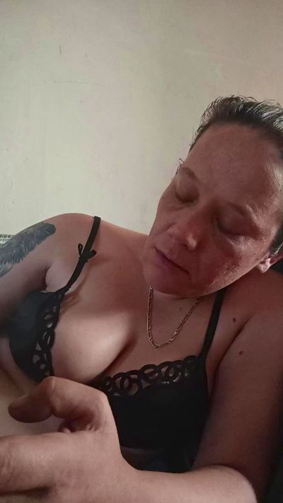 zeousse24 live cam on Cam4