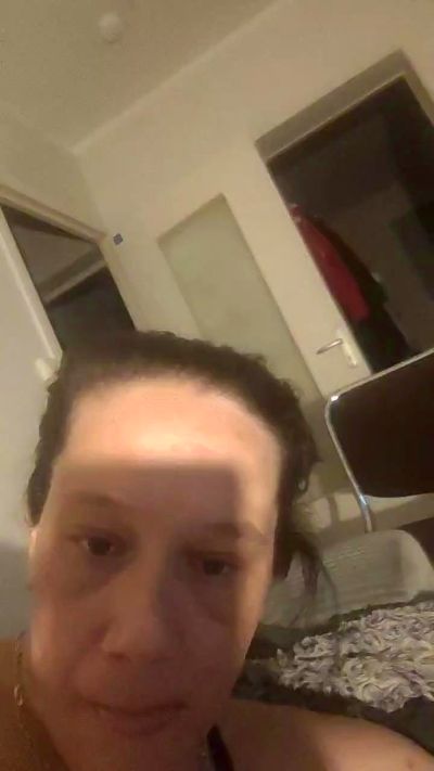 zeousse24 live cam on Cam4