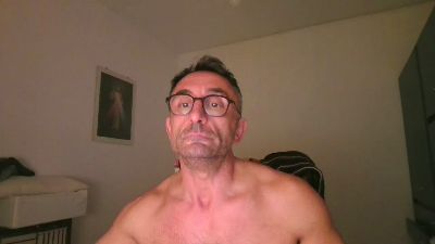 zeus_XXL live cam on Cam4
