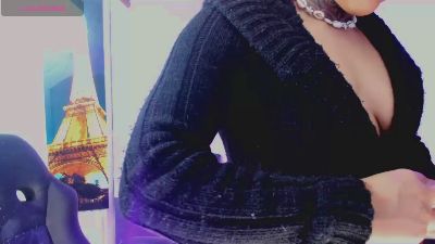 zhoestrong live cam on Cam4