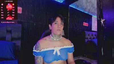 zhoestrong live cam on Cam4