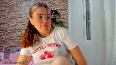zoe_brk live cam on Cam4