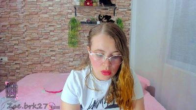 zoe_brk live cam on Cam4