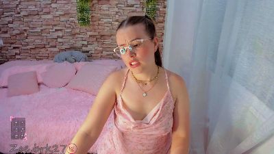 zoe_brk live cam on Cam4