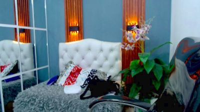 zoe_cortezz live cam on Cam4
