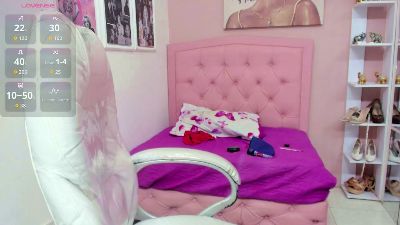 zoe_cortezz live cam on Cam4