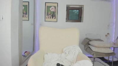 zoeyboobies live cam on Cam4