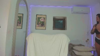 zoeyboobies live cam on Cam4