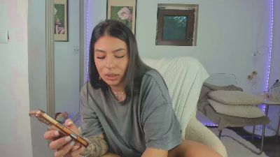 zoeyboobies live cam on Cam4