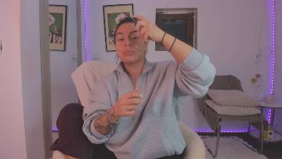 zoeyboobies live cam on Cam4
