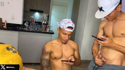 zoneboys_ live cam on Cam4