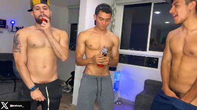 zoneboys_ live cam on Cam4