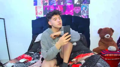 zoren333 live cam on Cam4