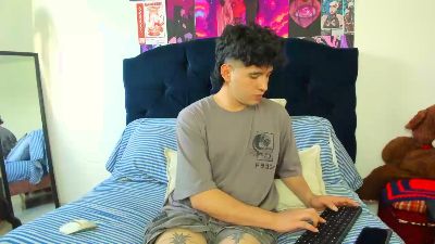zoren33 live cam on Cam4