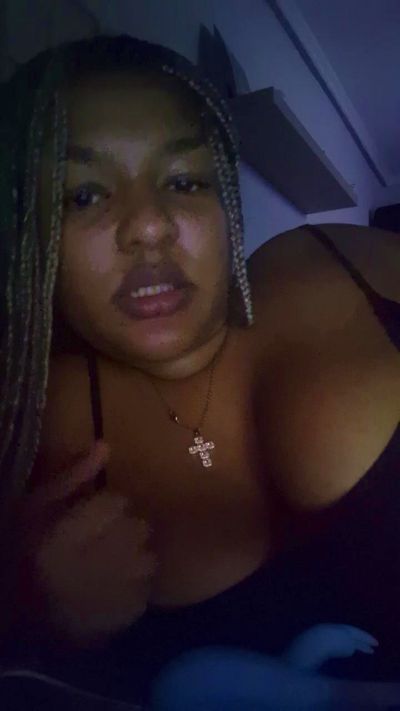 zoritapeligros4 live cam on Cam4