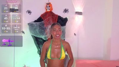 zury_moon live cam on Cam4
